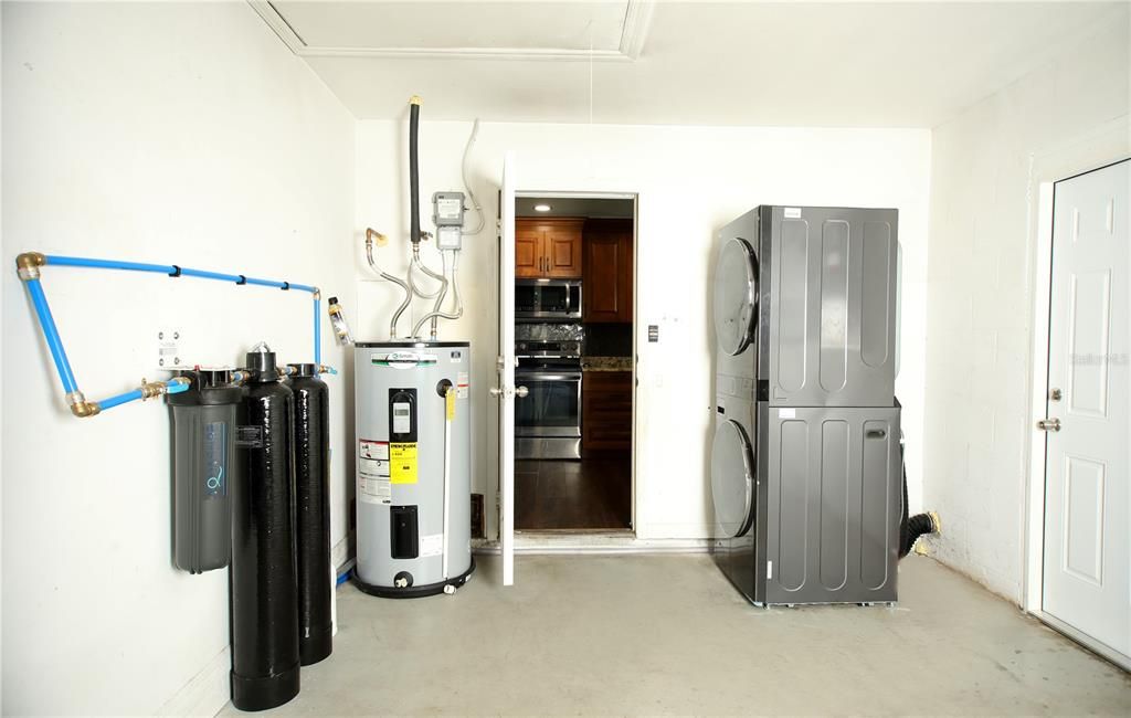 Active With Contract: $350,000 (3 beds, 2 baths, 1440 Square Feet)