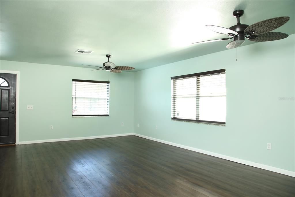 Active With Contract: $350,000 (3 beds, 2 baths, 1440 Square Feet)