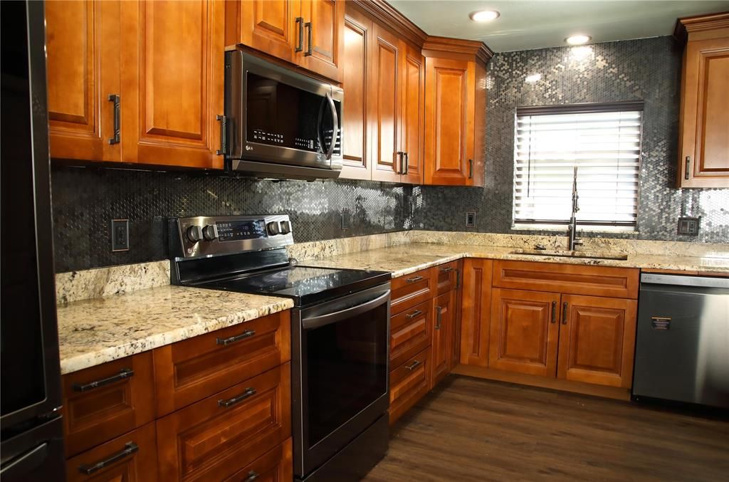 Active With Contract: $350,000 (3 beds, 2 baths, 1440 Square Feet)