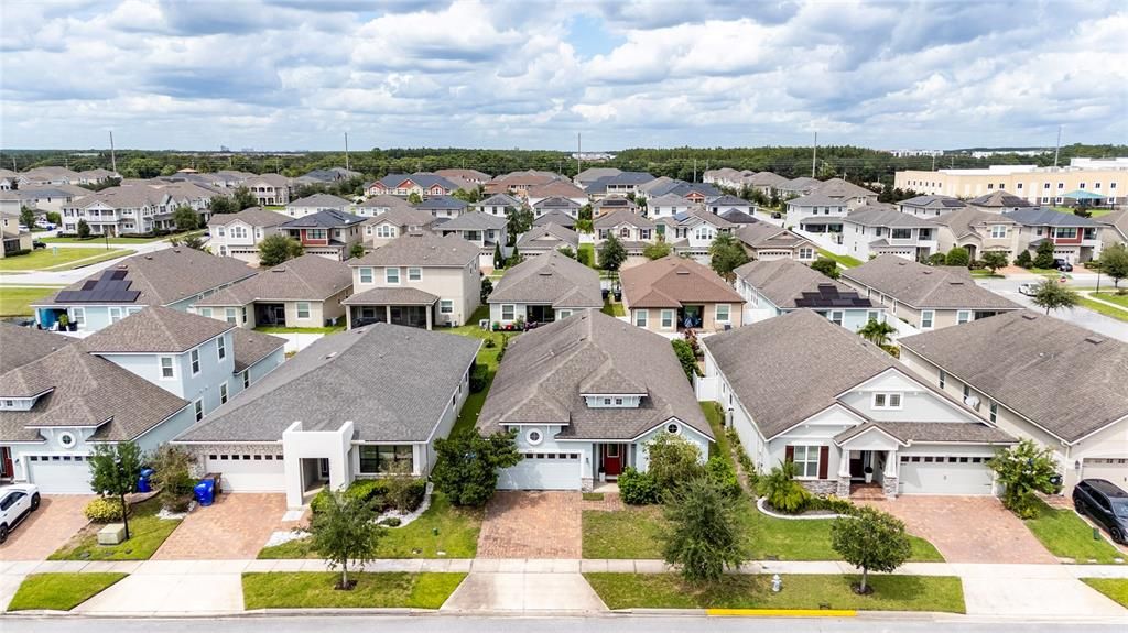 Под контрактом: $470,000 (4 спален, 2 ванн, 2282 Квадратных фут)