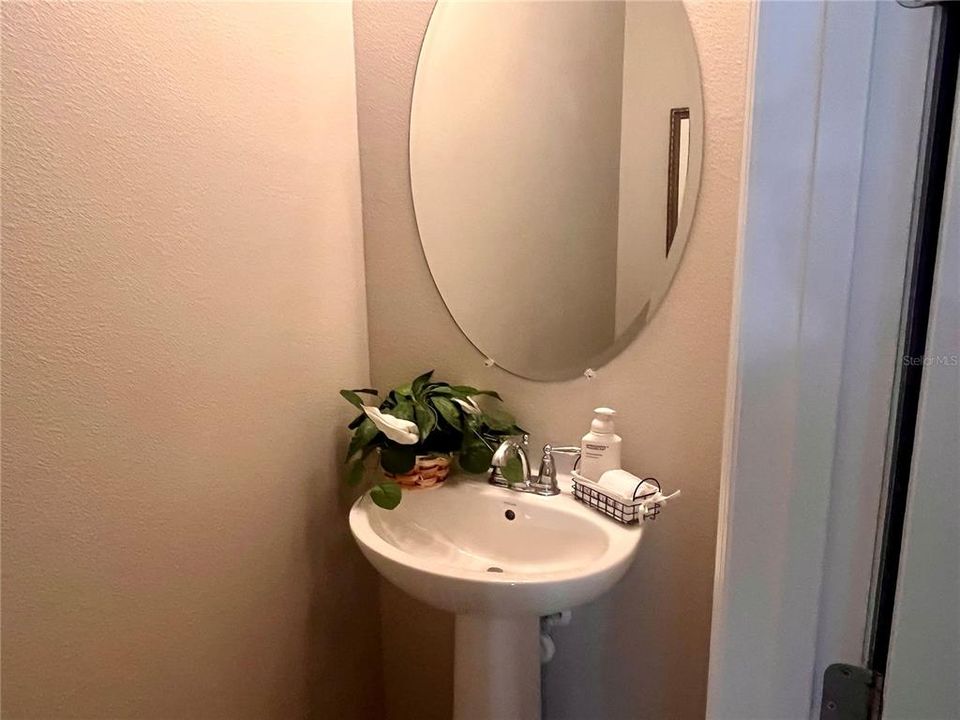 Под контрактом: $470,000 (4 спален, 2 ванн, 2282 Квадратных фут)