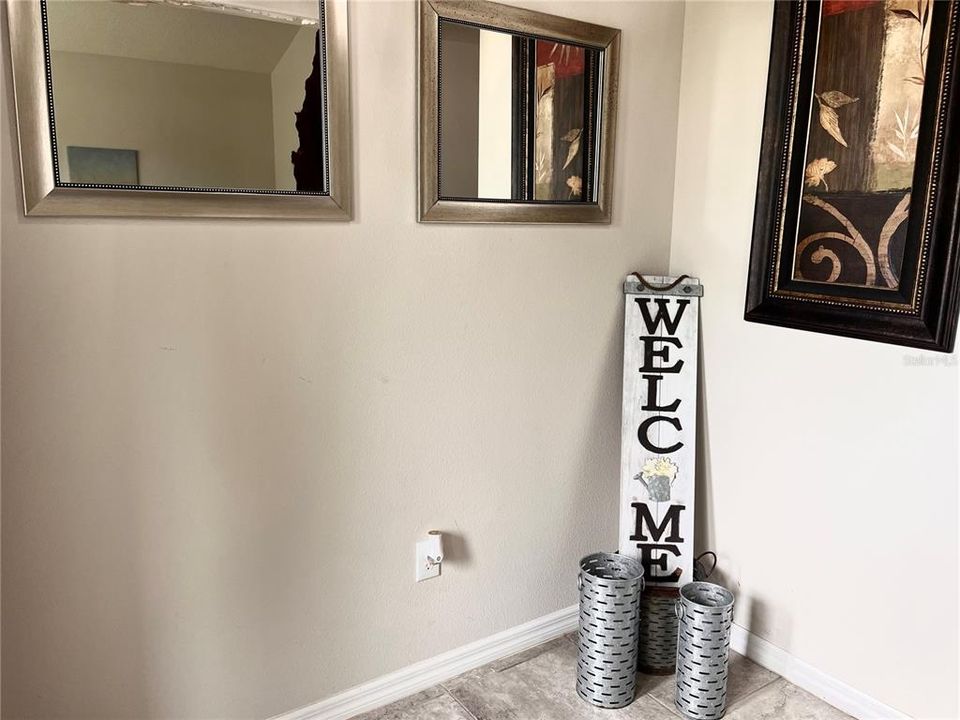 Под контрактом: $470,000 (4 спален, 2 ванн, 2282 Квадратных фут)