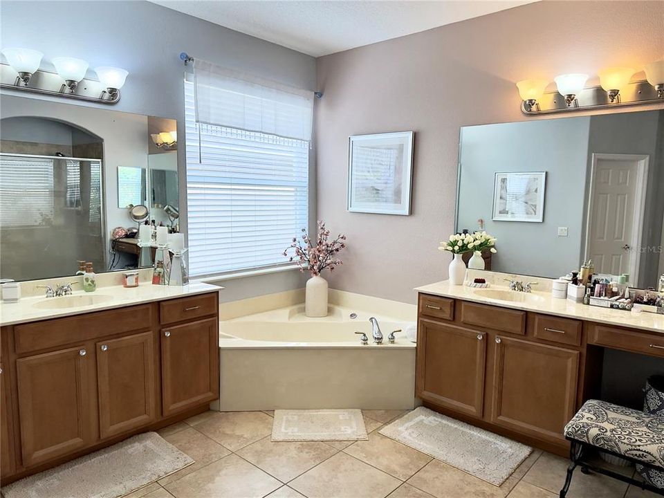 Active With Contract: $699,900 (4 beds, 4 baths, 3816 Square Feet)