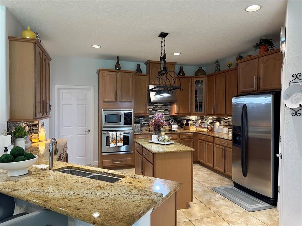 Active With Contract: $699,900 (4 beds, 4 baths, 3816 Square Feet)