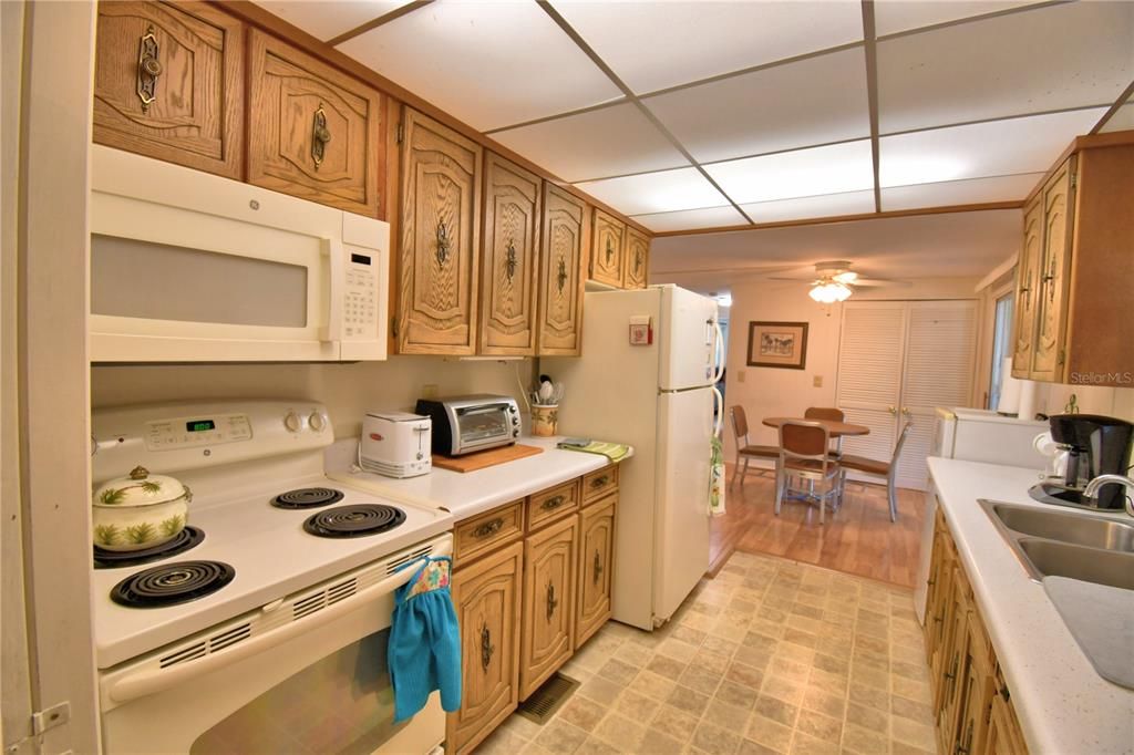 待售: $142,000 (2 贝兹, 2 浴室, 1248 平方英尺)