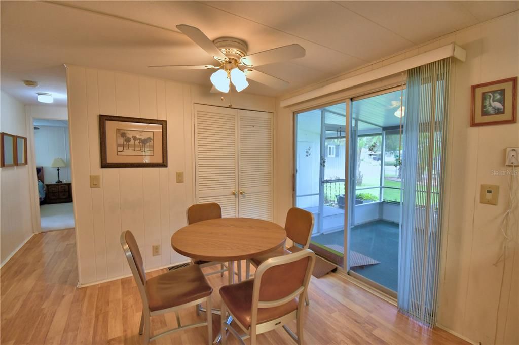 待售: $142,000 (2 贝兹, 2 浴室, 1248 平方英尺)