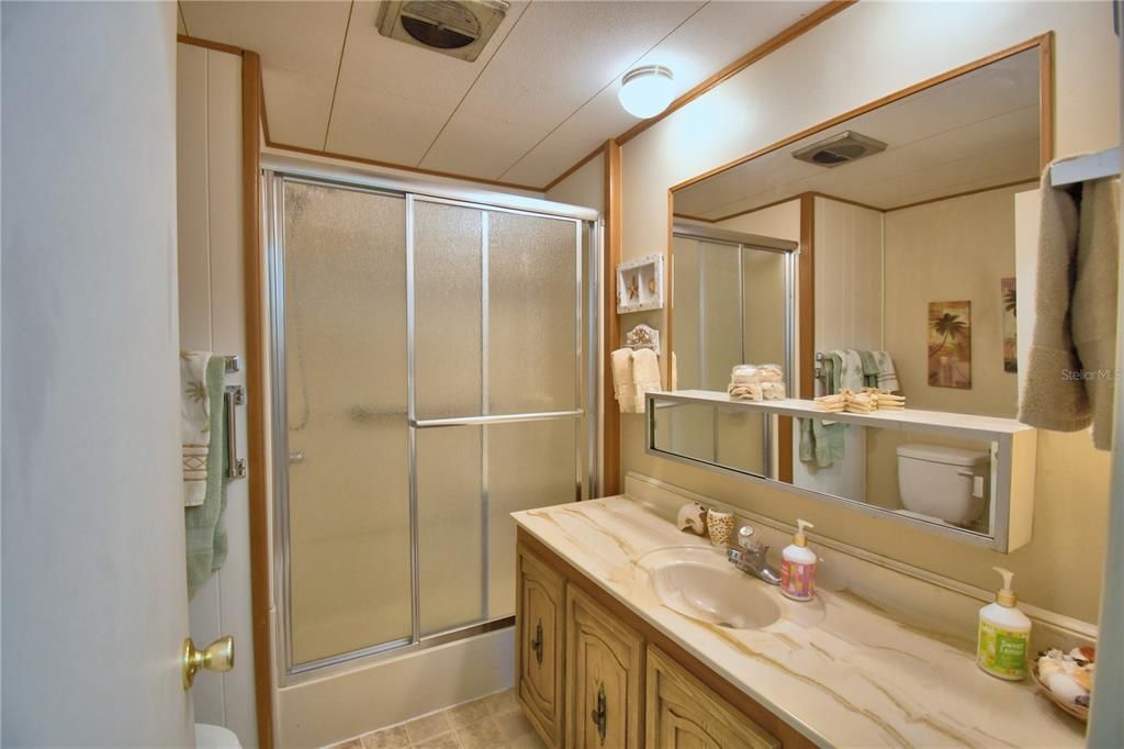 待售: $142,000 (2 贝兹, 2 浴室, 1248 平方英尺)