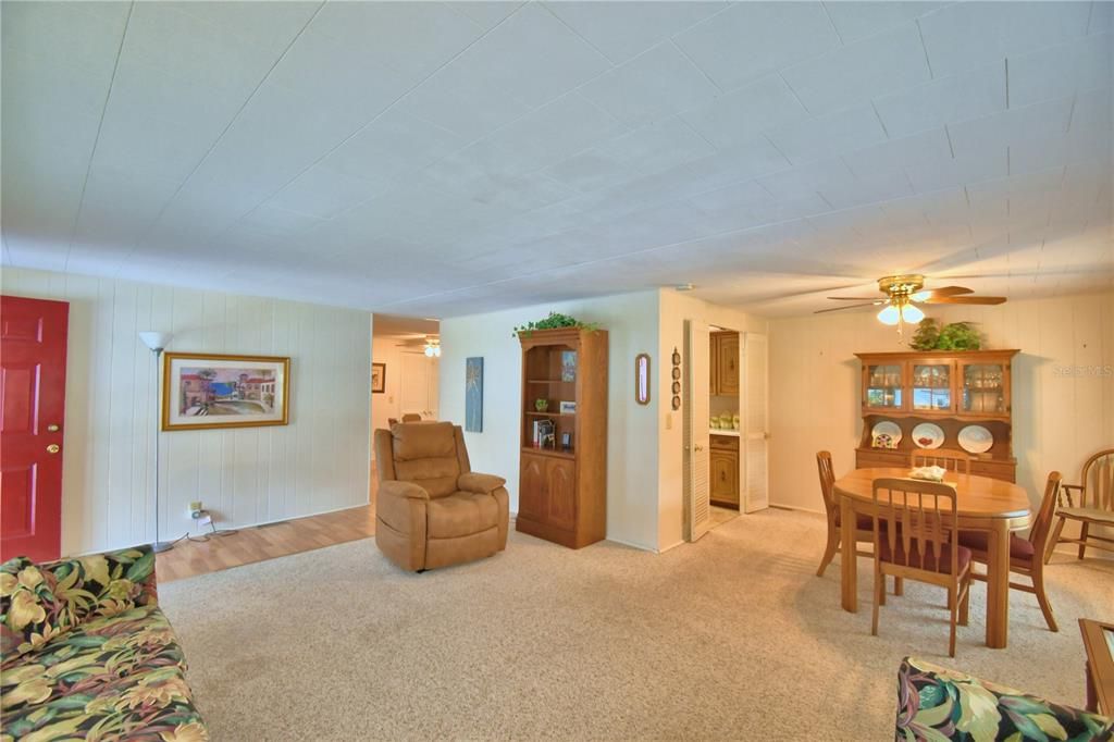 待售: $142,000 (2 贝兹, 2 浴室, 1248 平方英尺)