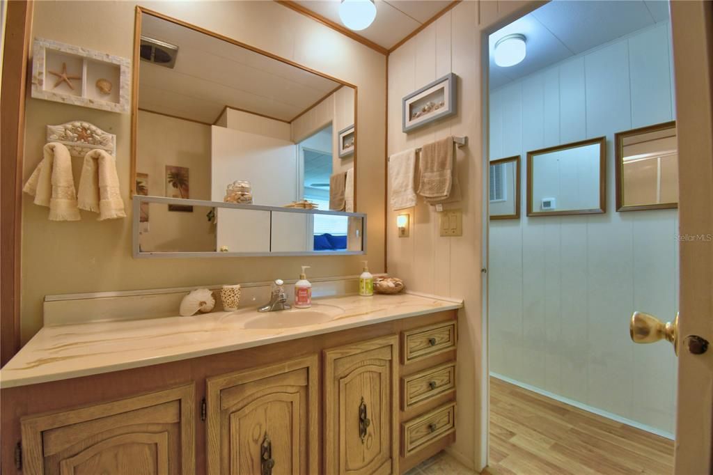 待售: $142,000 (2 贝兹, 2 浴室, 1248 平方英尺)