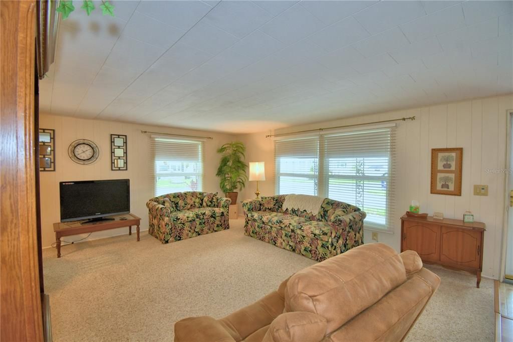 待售: $142,000 (2 贝兹, 2 浴室, 1248 平方英尺)