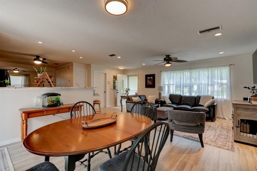 待售: $295,500 (3 贝兹, 2 浴室, 1409 平方英尺)