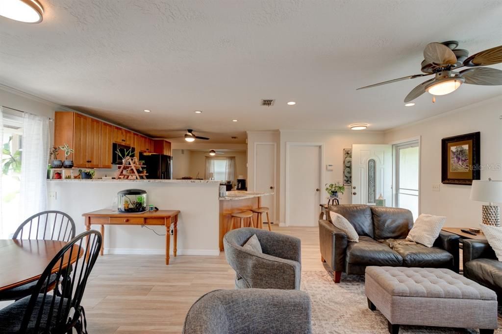 待售: $295,500 (3 贝兹, 2 浴室, 1409 平方英尺)