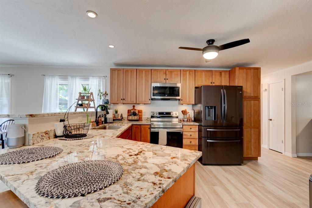 待售: $295,500 (3 贝兹, 2 浴室, 1409 平方英尺)