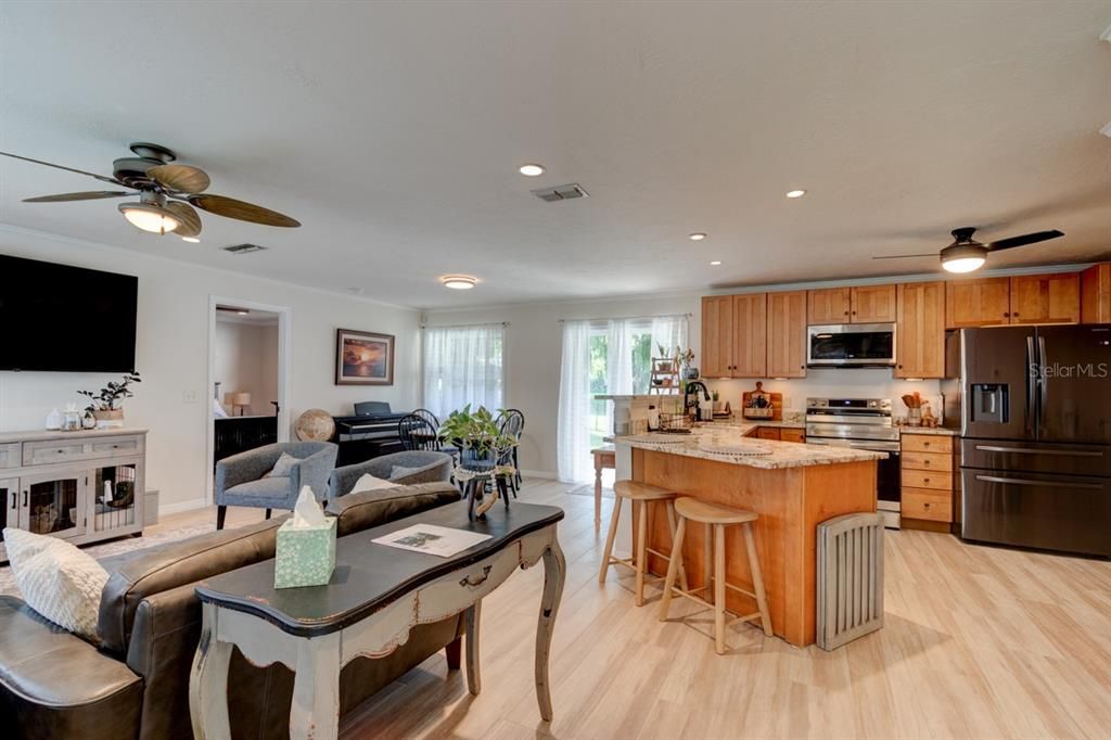 待售: $295,500 (3 贝兹, 2 浴室, 1409 平方英尺)