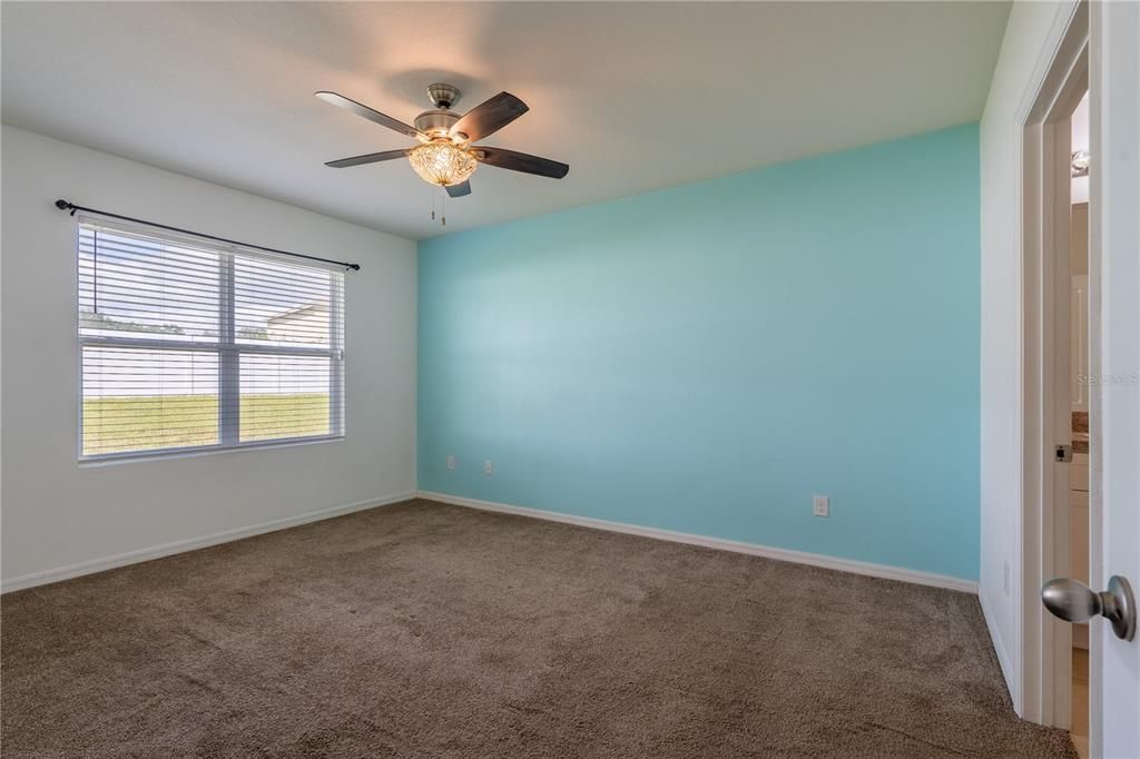 待售: $310,000 (4 贝兹, 2 浴室, 1827 平方英尺)