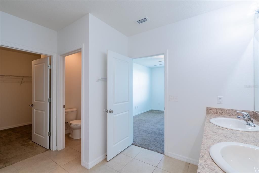 待售: $310,000 (4 贝兹, 2 浴室, 1827 平方英尺)