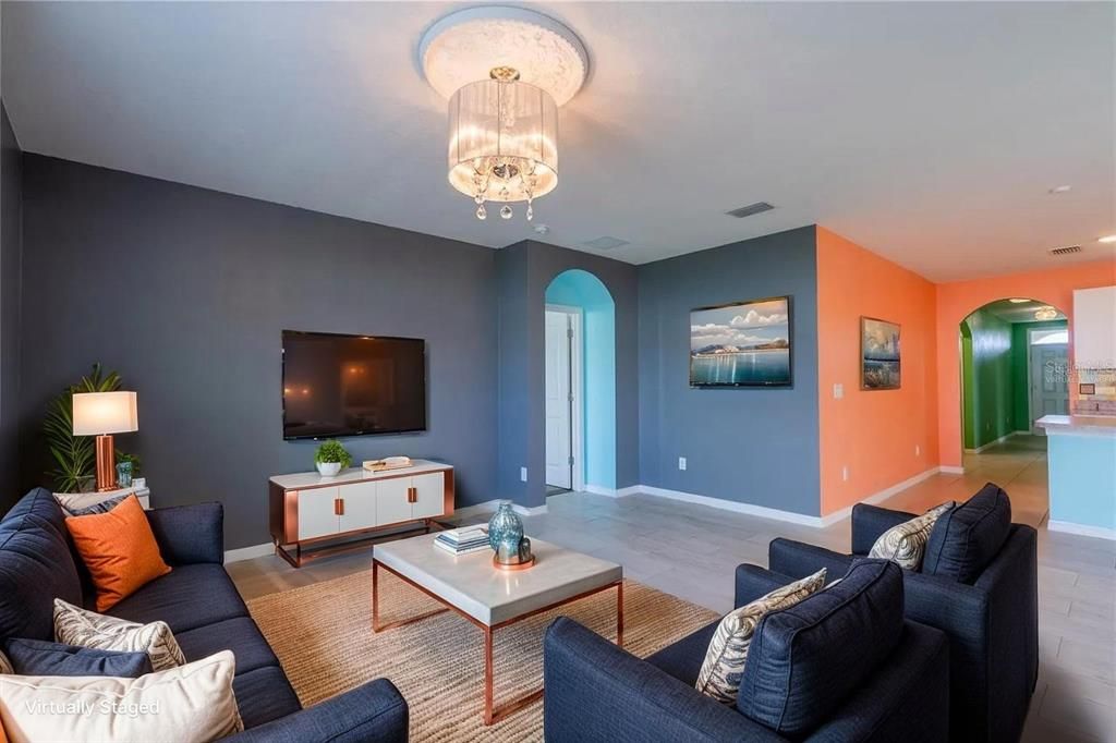 待售: $310,000 (4 贝兹, 2 浴室, 1827 平方英尺)