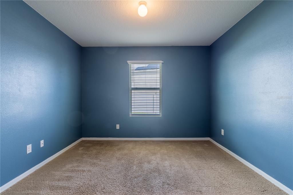 待售: $310,000 (4 贝兹, 2 浴室, 1827 平方英尺)