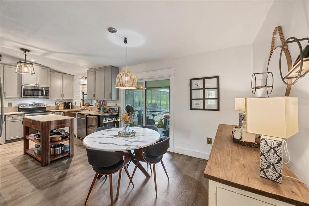 待售: $1,000,000 (3 贝兹, 2 浴室, 1407 平方英尺)