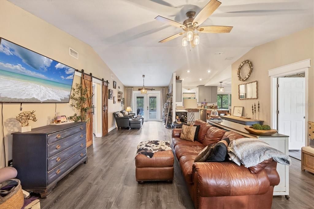 待售: $1,000,000 (3 贝兹, 2 浴室, 1407 平方英尺)