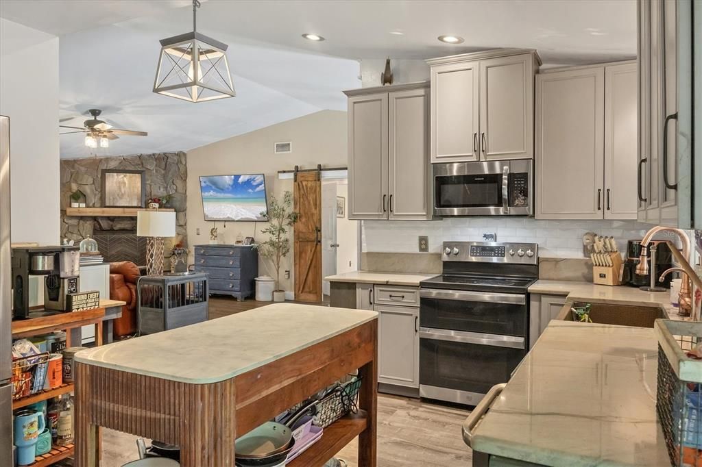 待售: $1,000,000 (3 贝兹, 2 浴室, 1407 平方英尺)