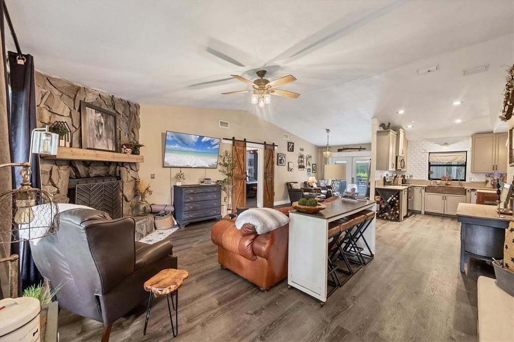 待售: $1,000,000 (3 贝兹, 2 浴室, 1407 平方英尺)