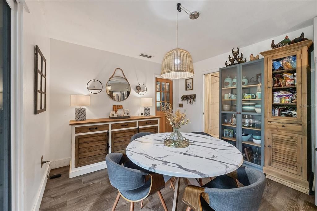 待售: $1,000,000 (3 贝兹, 2 浴室, 1407 平方英尺)