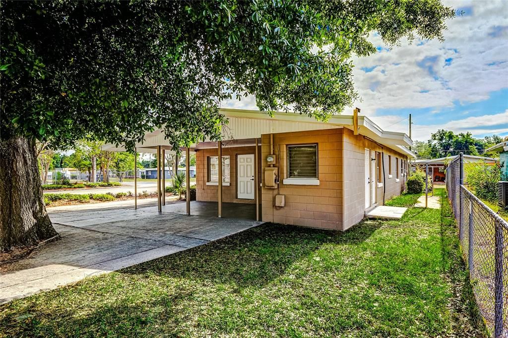 Active With Contract: $1,900 (4 beds, 2 baths, 1691 Square Feet)