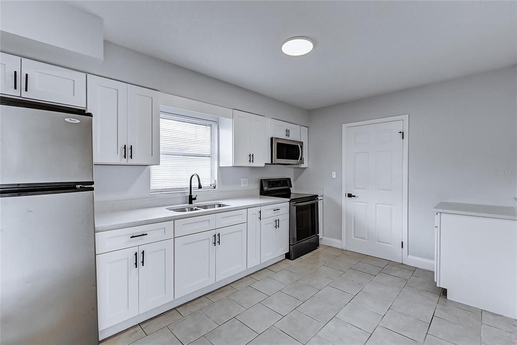 Active With Contract: $1,900 (4 beds, 2 baths, 1691 Square Feet)