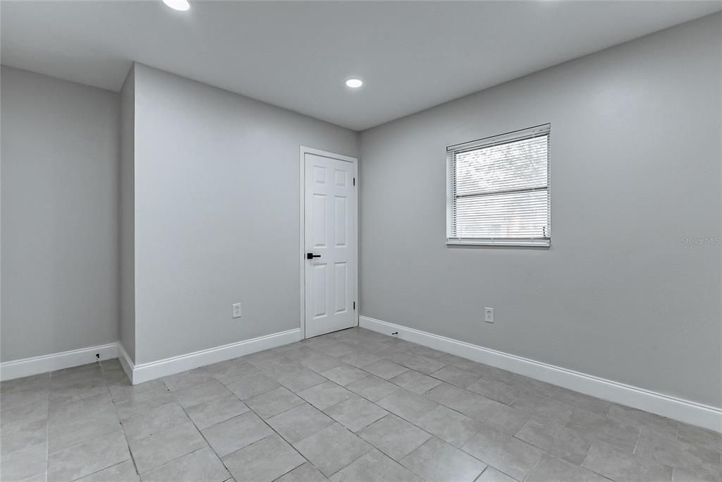 Active With Contract: $1,900 (4 beds, 2 baths, 1691 Square Feet)