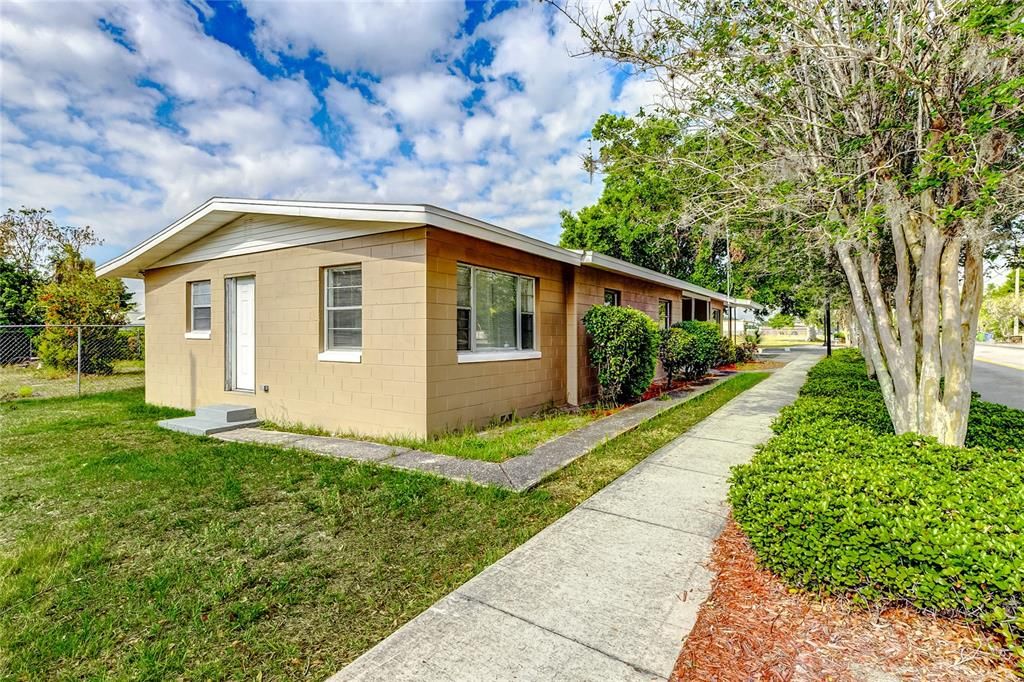 Active With Contract: $1,900 (4 beds, 2 baths, 1691 Square Feet)