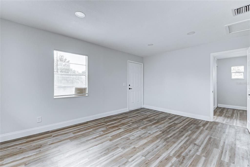 Active With Contract: $1,900 (4 beds, 2 baths, 1691 Square Feet)