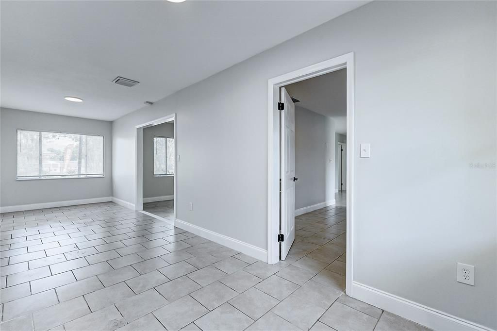 Active With Contract: $1,900 (4 beds, 2 baths, 1691 Square Feet)