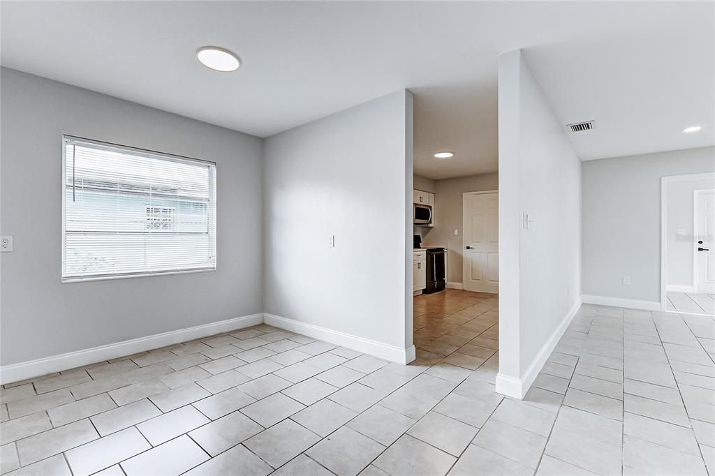 Active With Contract: $1,900 (4 beds, 2 baths, 1691 Square Feet)