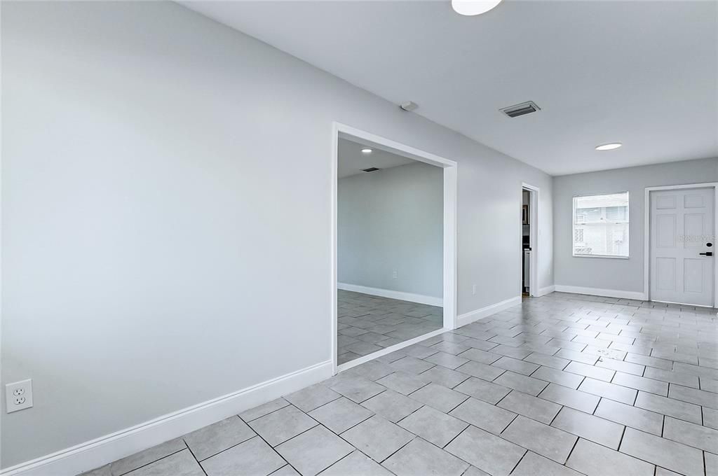 Active With Contract: $1,900 (4 beds, 2 baths, 1691 Square Feet)