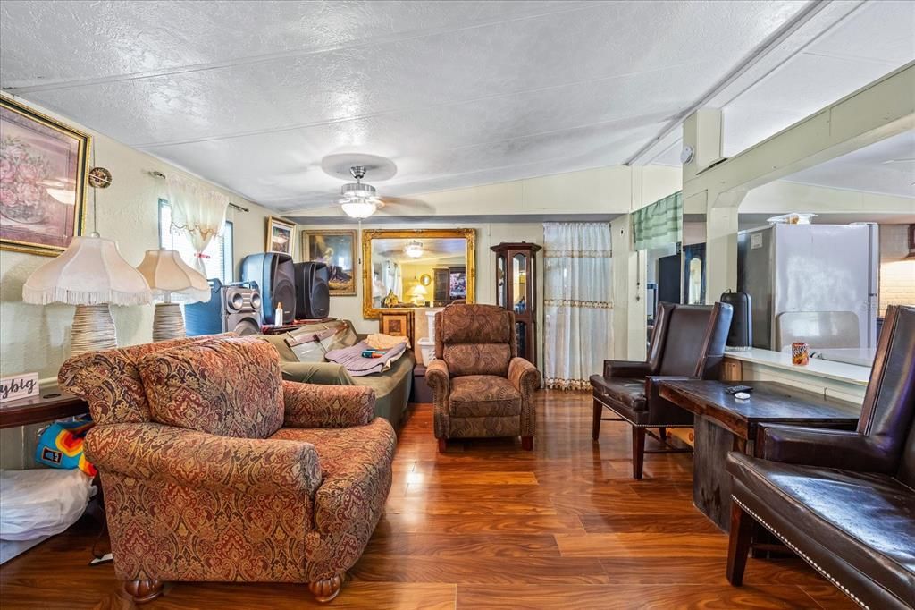 待售: $200,000 (3 贝兹, 2 浴室, 1456 平方英尺)