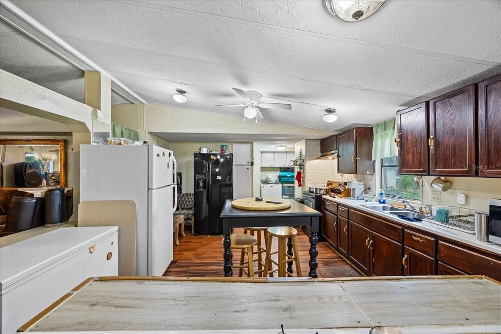 待售: $200,000 (3 贝兹, 2 浴室, 1456 平方英尺)