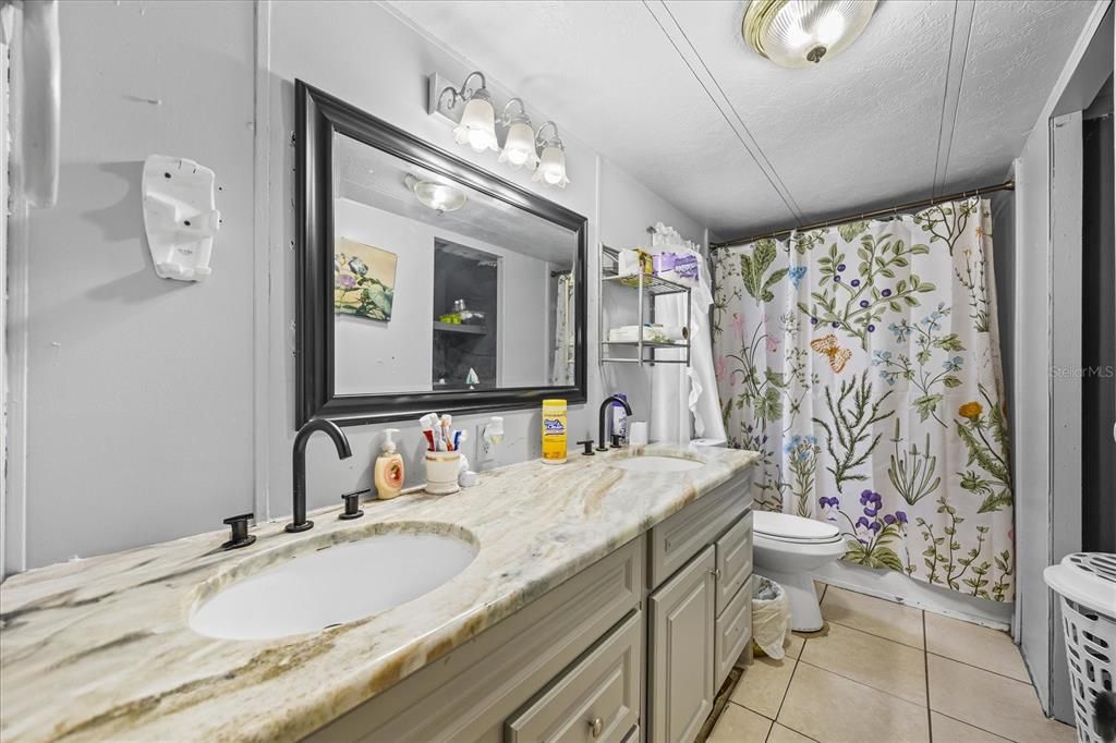 待售: $200,000 (3 贝兹, 2 浴室, 1456 平方英尺)