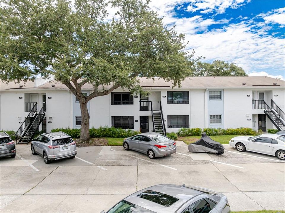 合同活跃: $145,000 (1 贝兹, 1 浴室, 578 平方英尺)