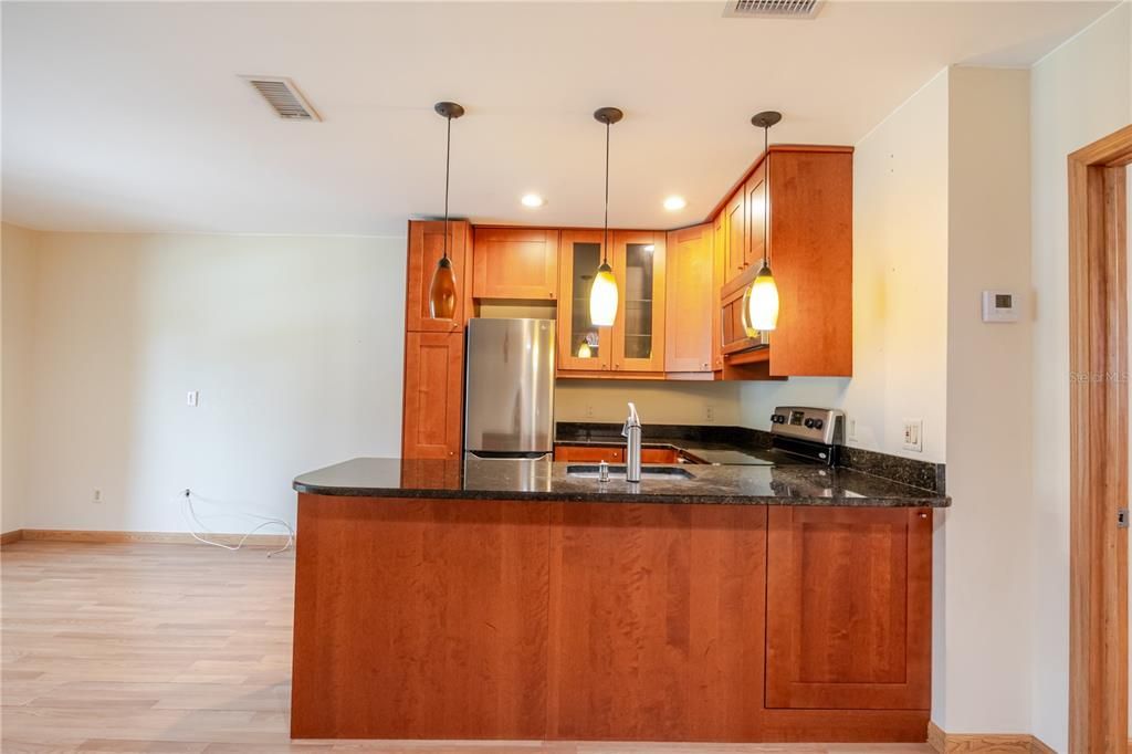 合同活跃: $145,000 (1 贝兹, 1 浴室, 578 平方英尺)