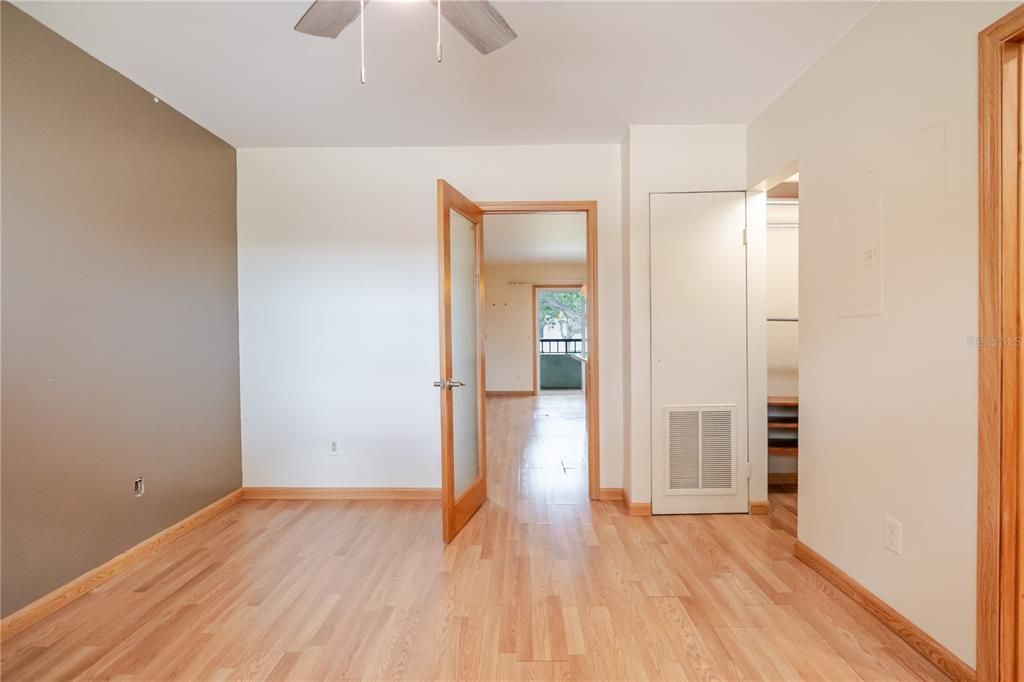 合同活跃: $145,000 (1 贝兹, 1 浴室, 578 平方英尺)