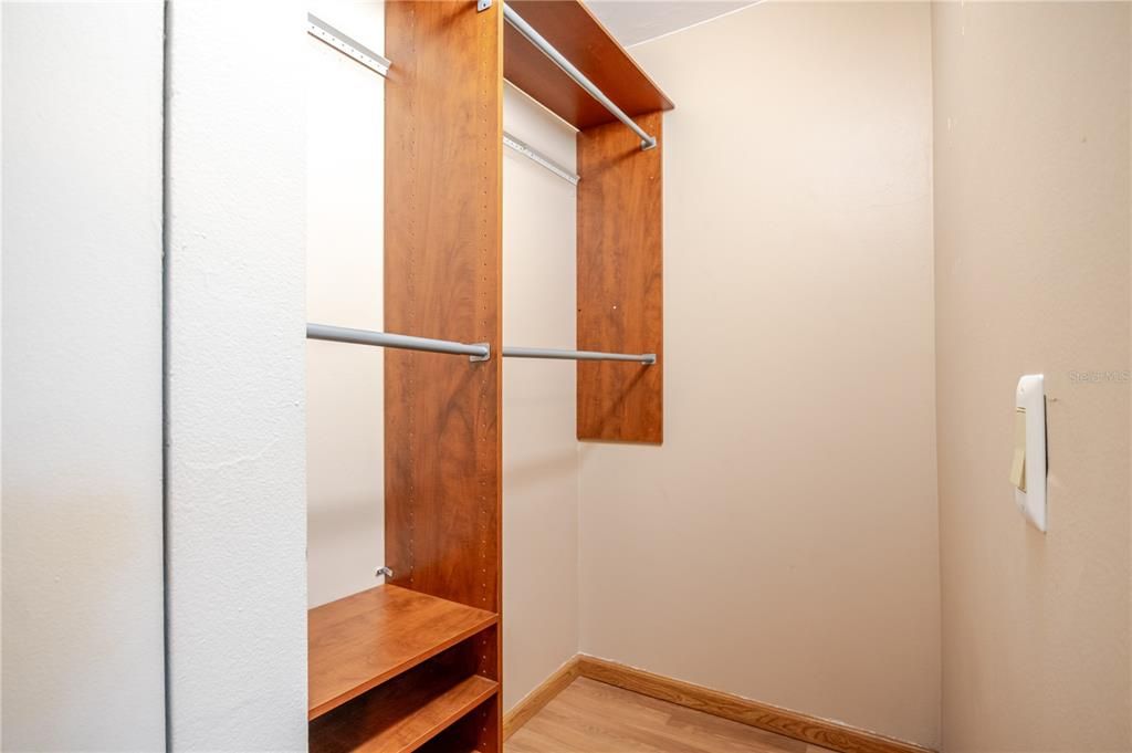 合同活跃: $145,000 (1 贝兹, 1 浴室, 578 平方英尺)