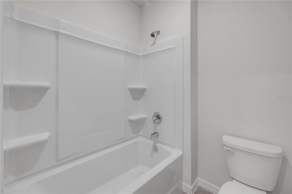 出租: $2,500 (5 贝兹, 3 浴室, 2601 平方英尺)