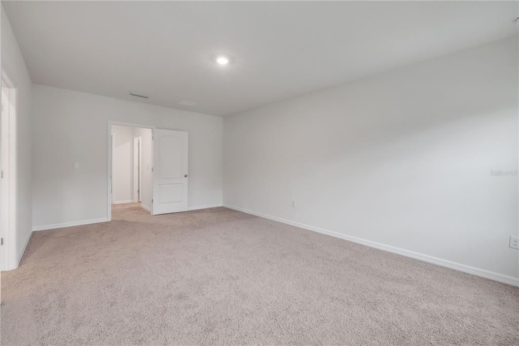 出租: $2,500 (5 贝兹, 3 浴室, 2601 平方英尺)