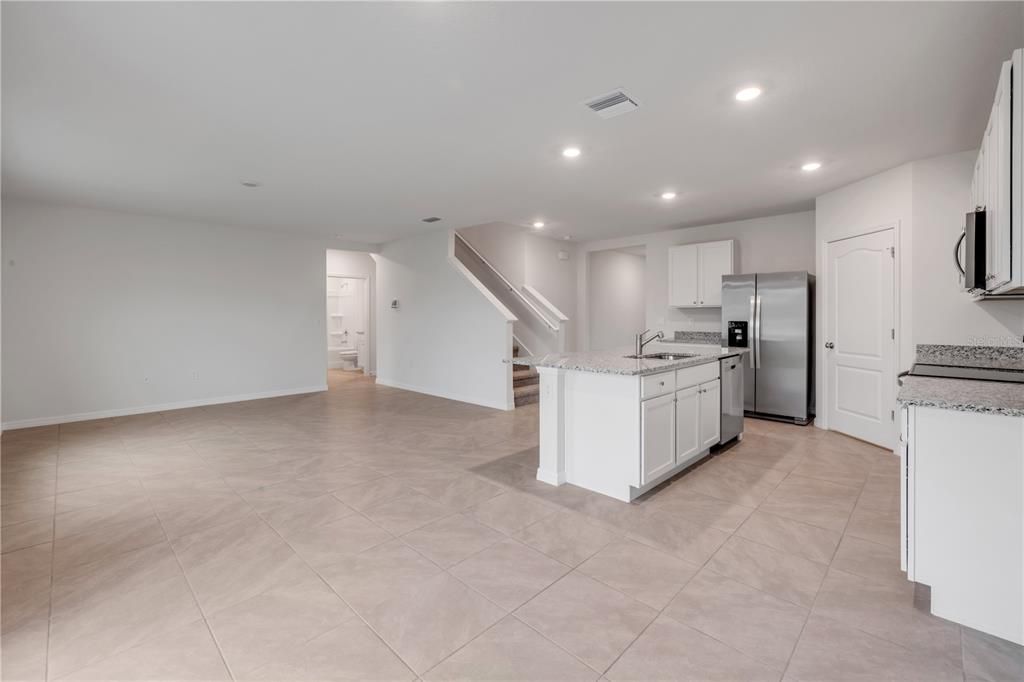 出租: $2,500 (5 贝兹, 3 浴室, 2601 平方英尺)