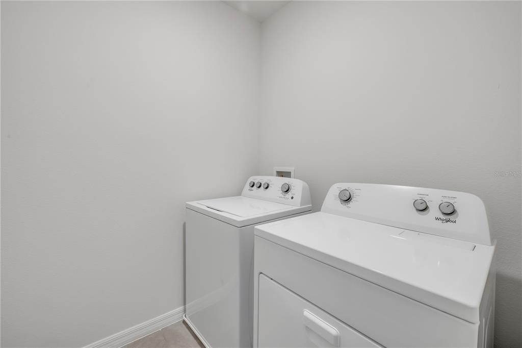 出租: $2,500 (5 贝兹, 3 浴室, 2601 平方英尺)