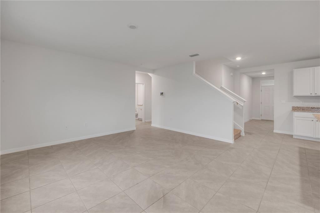 出租: $2,500 (5 贝兹, 3 浴室, 2601 平方英尺)