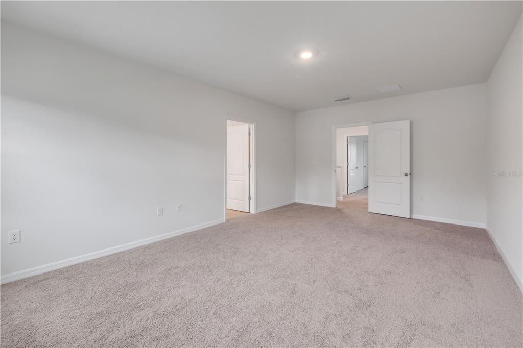 出租: $2,500 (5 贝兹, 3 浴室, 2601 平方英尺)