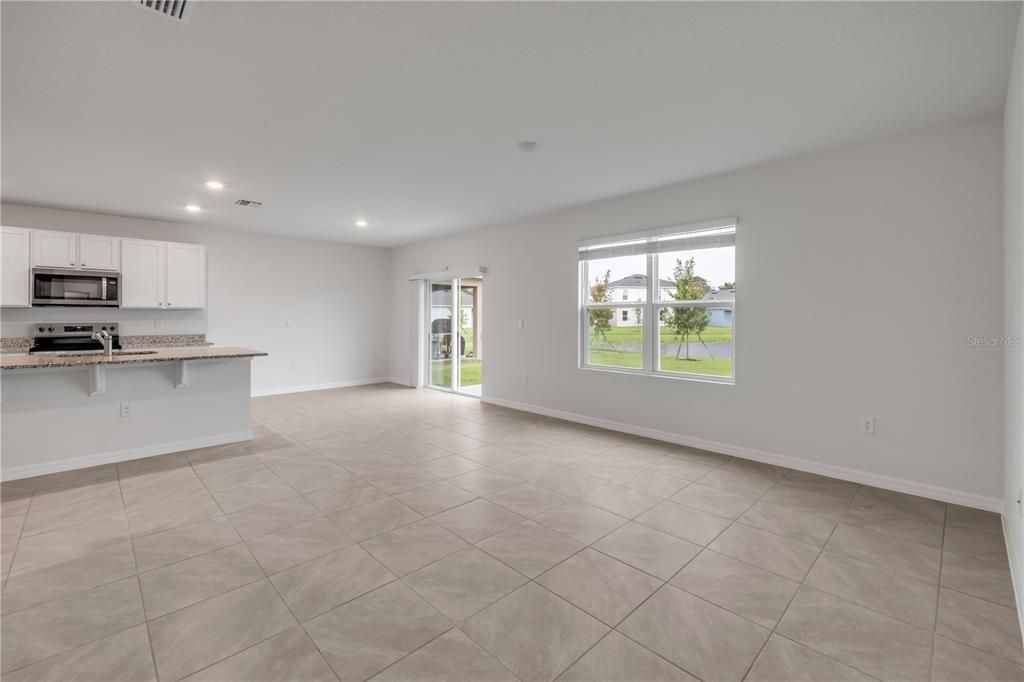 出租: $2,500 (5 贝兹, 3 浴室, 2601 平方英尺)