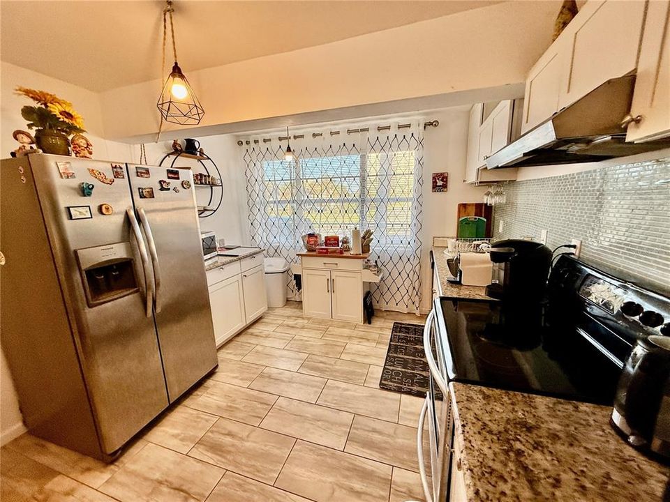 For Rent: $1,750 (3 beds, 2 baths, 1305 Square Feet)